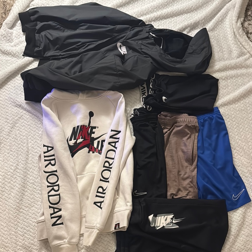 Nike Apparel Bundle Youth Large